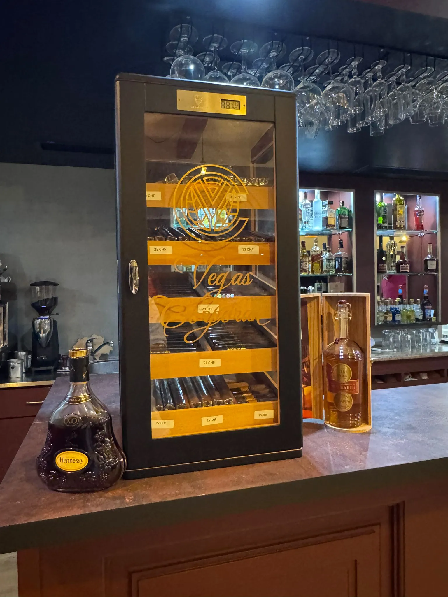 Professionelles Humidor-System bei Pachacamac in Genf installiert