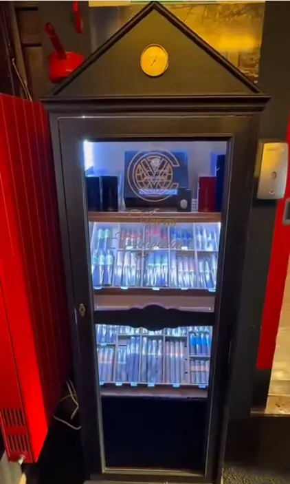 Professioneller Humidor in der Taverne du Valais, Steakhouse in Genf